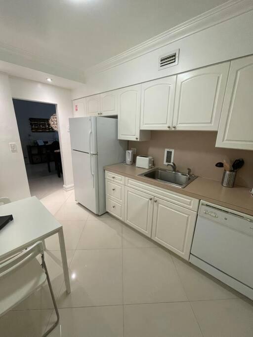 Sian 3G Appartement Hollywood Buitenkant foto